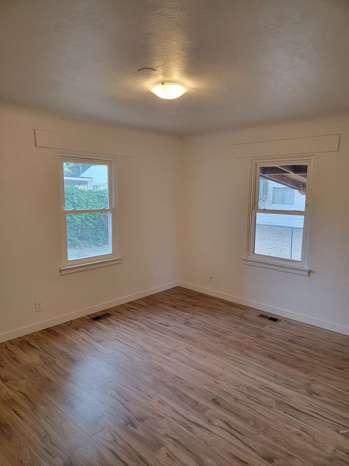 2606 N 30th St - Photo 7 of 9