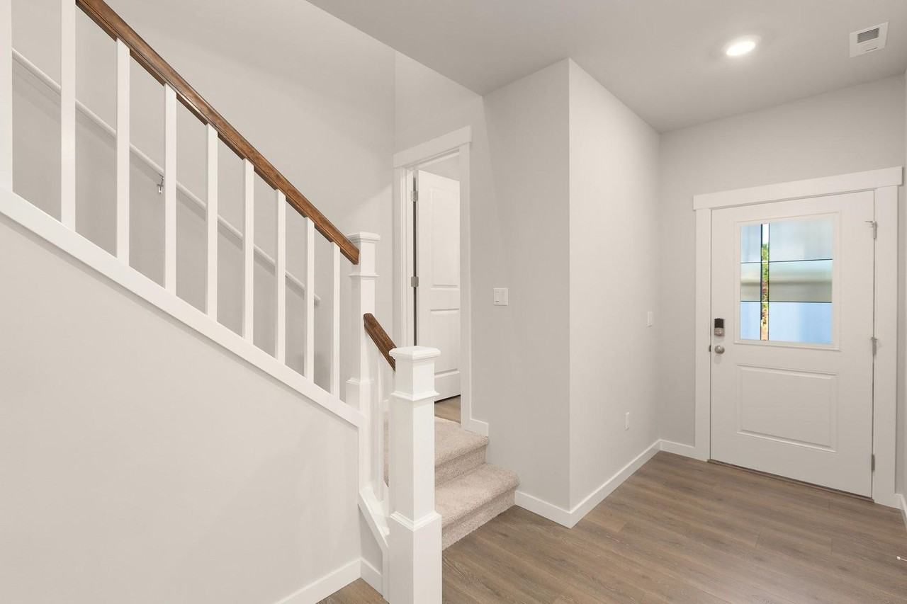 11010 33rd St Ne - Photo 3 of 26