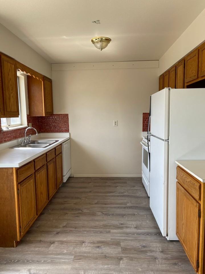 1850 Central Ave - Photo 5 of 15