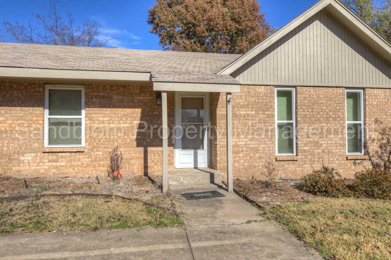 2901 W 36th St N - Photo 2 of 26