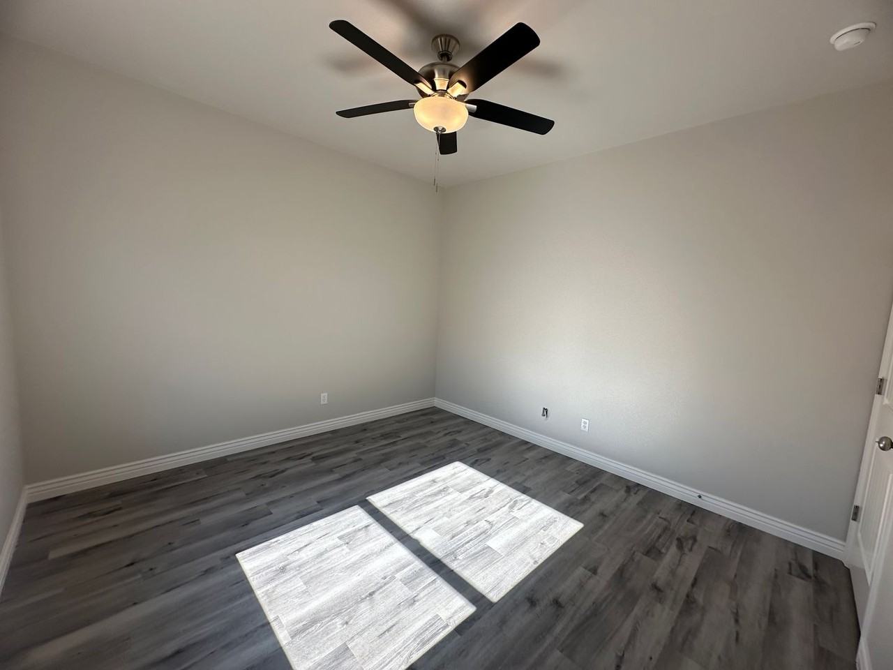 2743 Chambers Ave - Photo 5 of 50