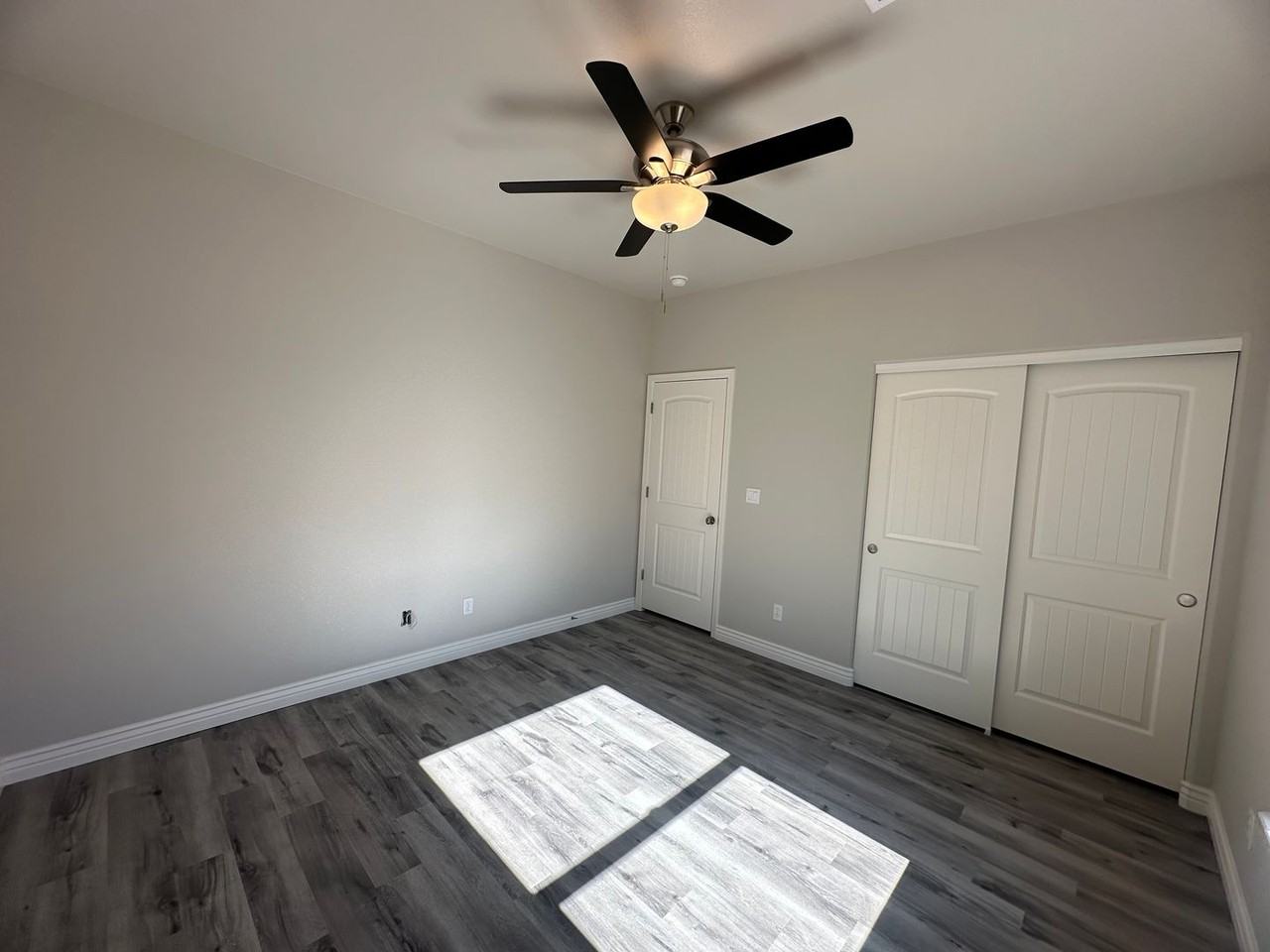 2743 Chambers Ave - Photo 6 of 50