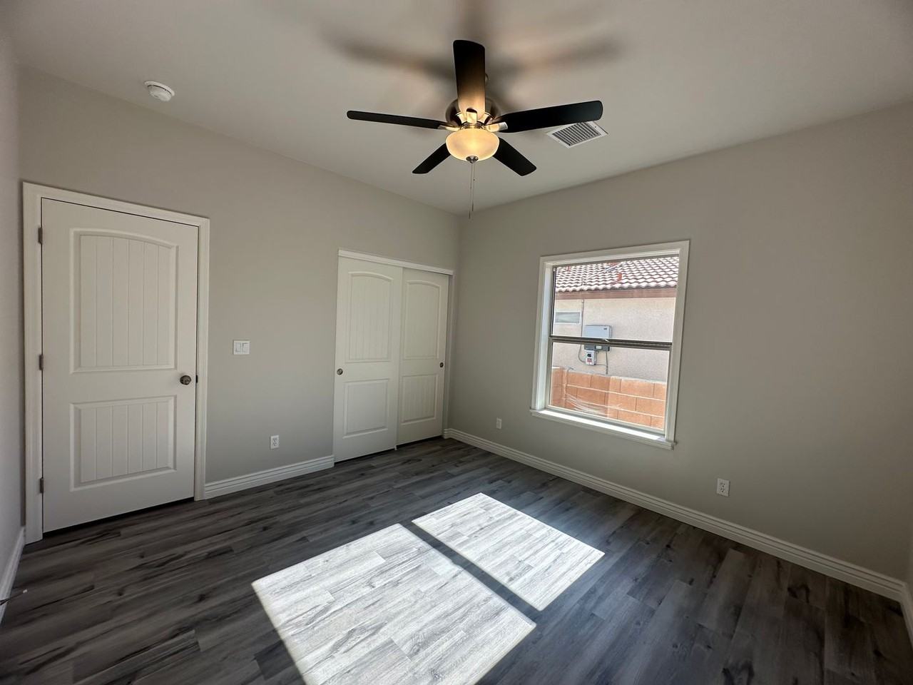 2743 Chambers Ave - Photo 7 of 50