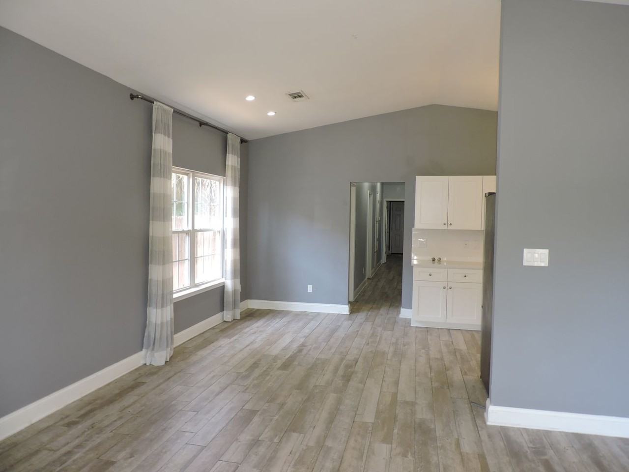 1307 N 6th Ave - Photo 2 of 27