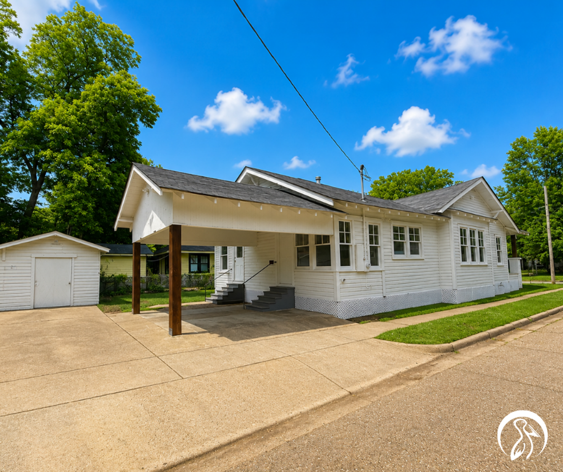 212 Ludwig Ave - Photo 2 of 9