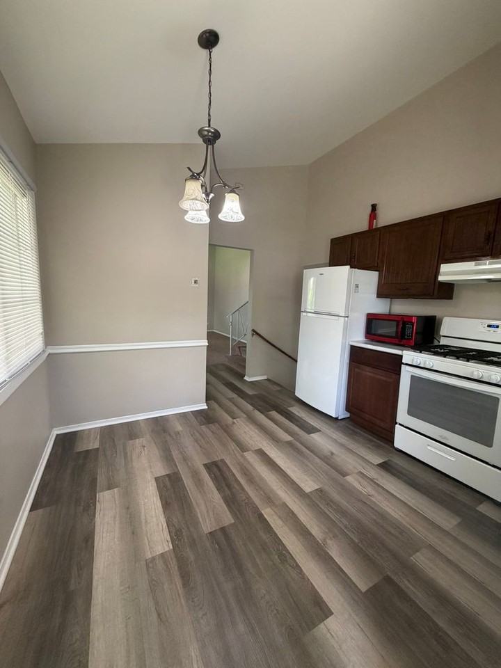 1688 Clifford St - Photo 2 of 26