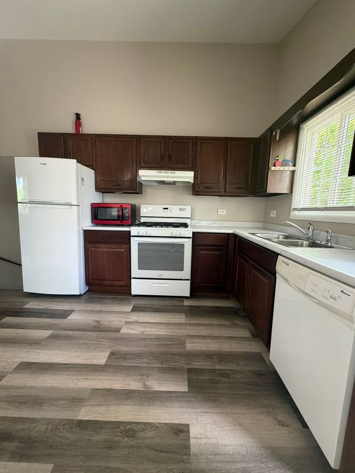 1688 Clifford St - Photo 3 of 26