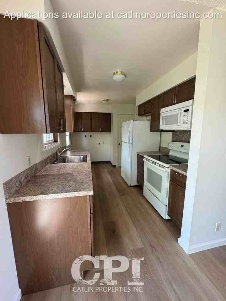 1152 Glenwood St - Photo 6 of 15