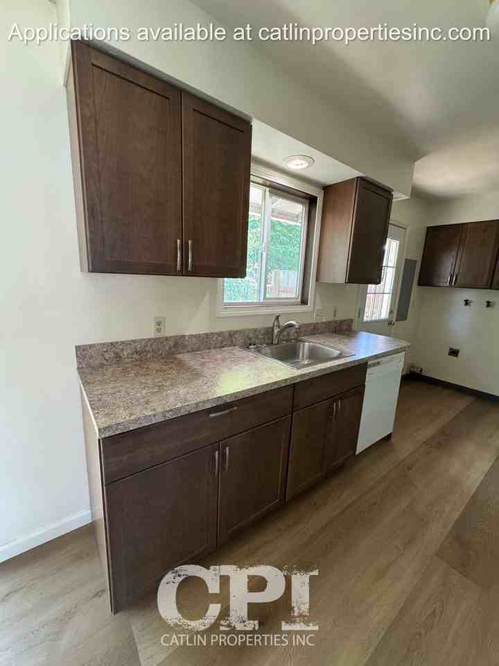 1152 Glenwood St - Photo 7 of 15