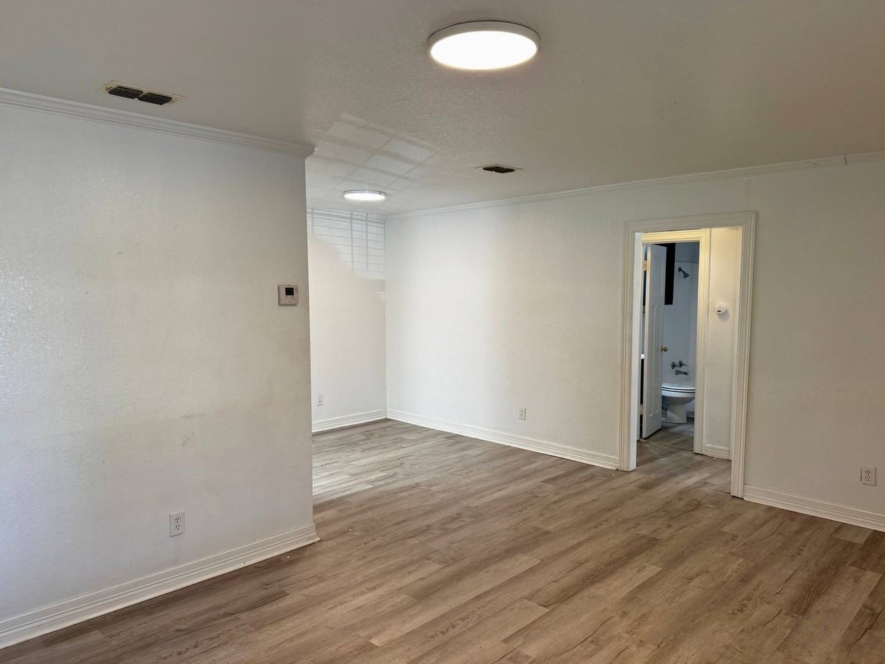 1604 Blonde St - Photo 4 of 33