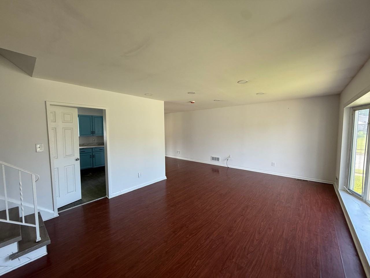 7805 Brevort Rd - Photo 2 of 30
