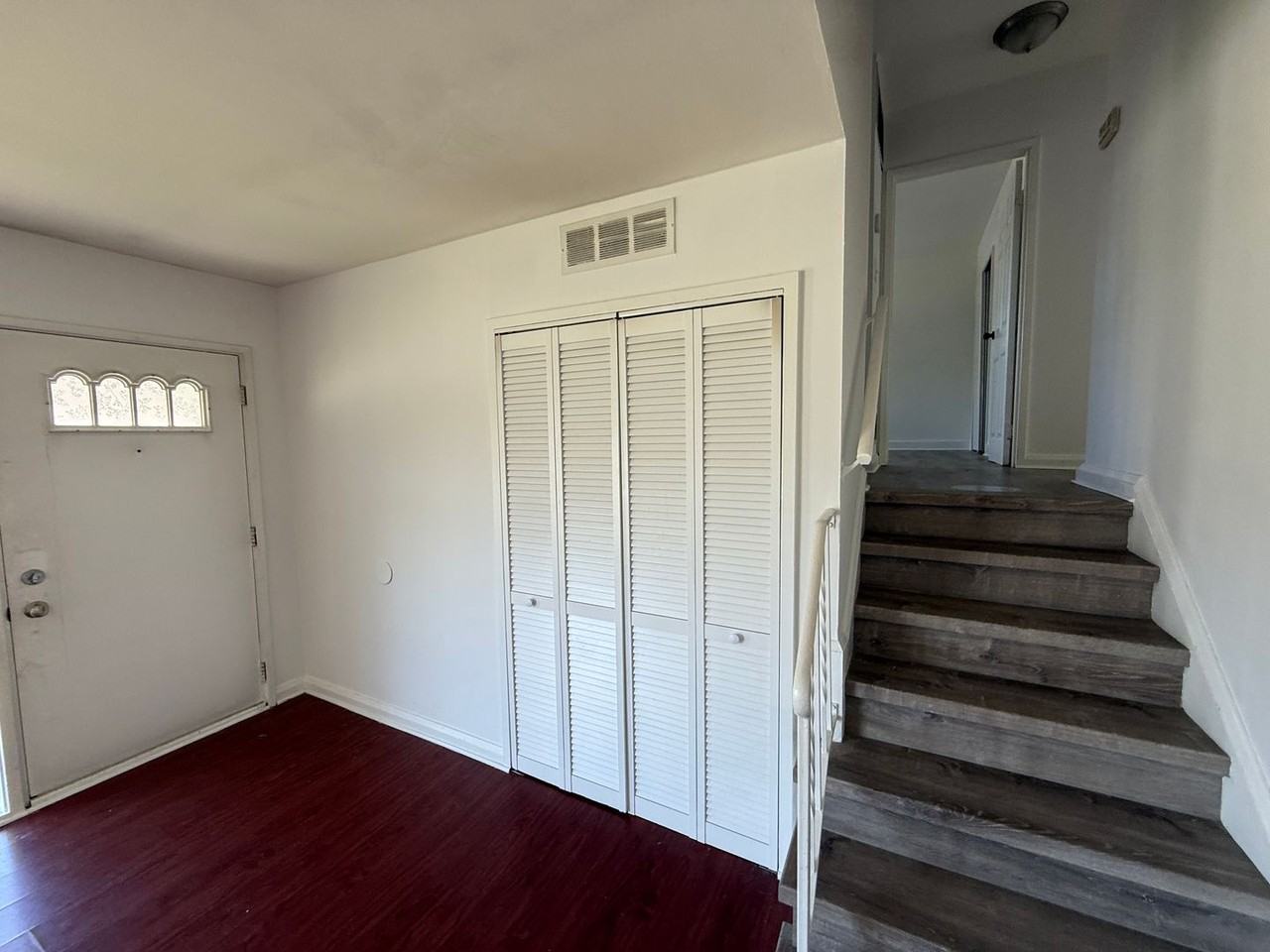 7805 Brevort Rd - Photo 7 of 30