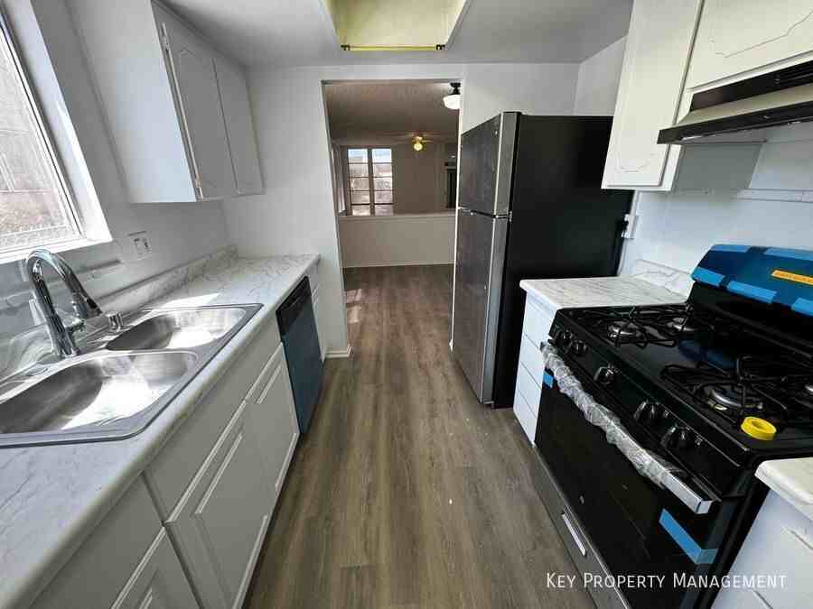 3336 Sylvia St #A - Photo 7 of 15