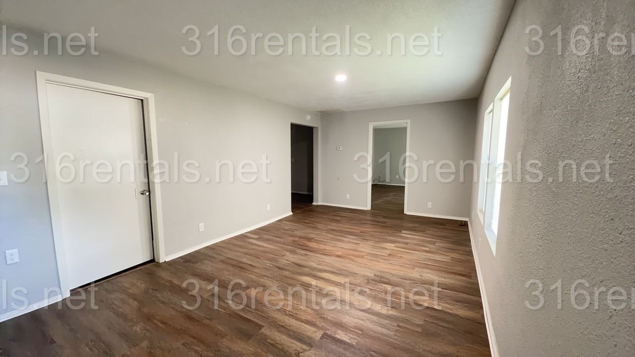 417 S Gordy St - Photo 2 of 9