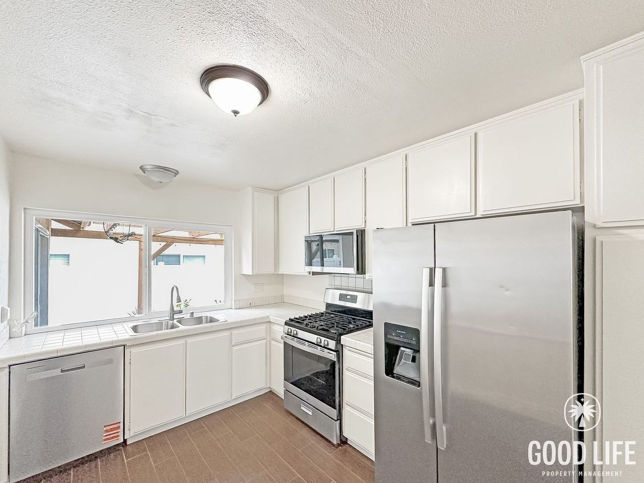 22531 Killy St - Photo 3 of 27