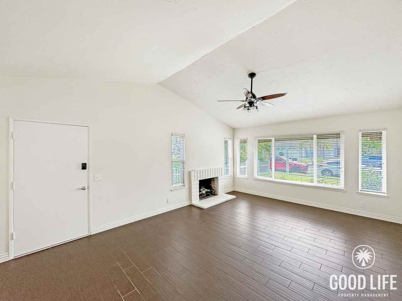 22531 Killy St - Photo 5 of 27
