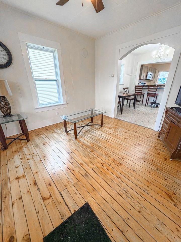 1626 Stoughton Ave - Photo 3 of 11