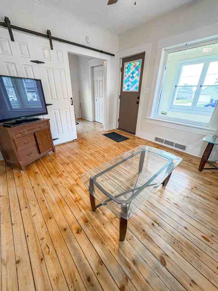 1626 Stoughton Ave - Photo 7 of 11