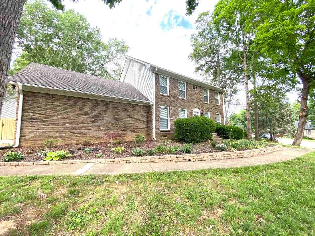 1103 Rosebrook Dr - Photo 3 of 50