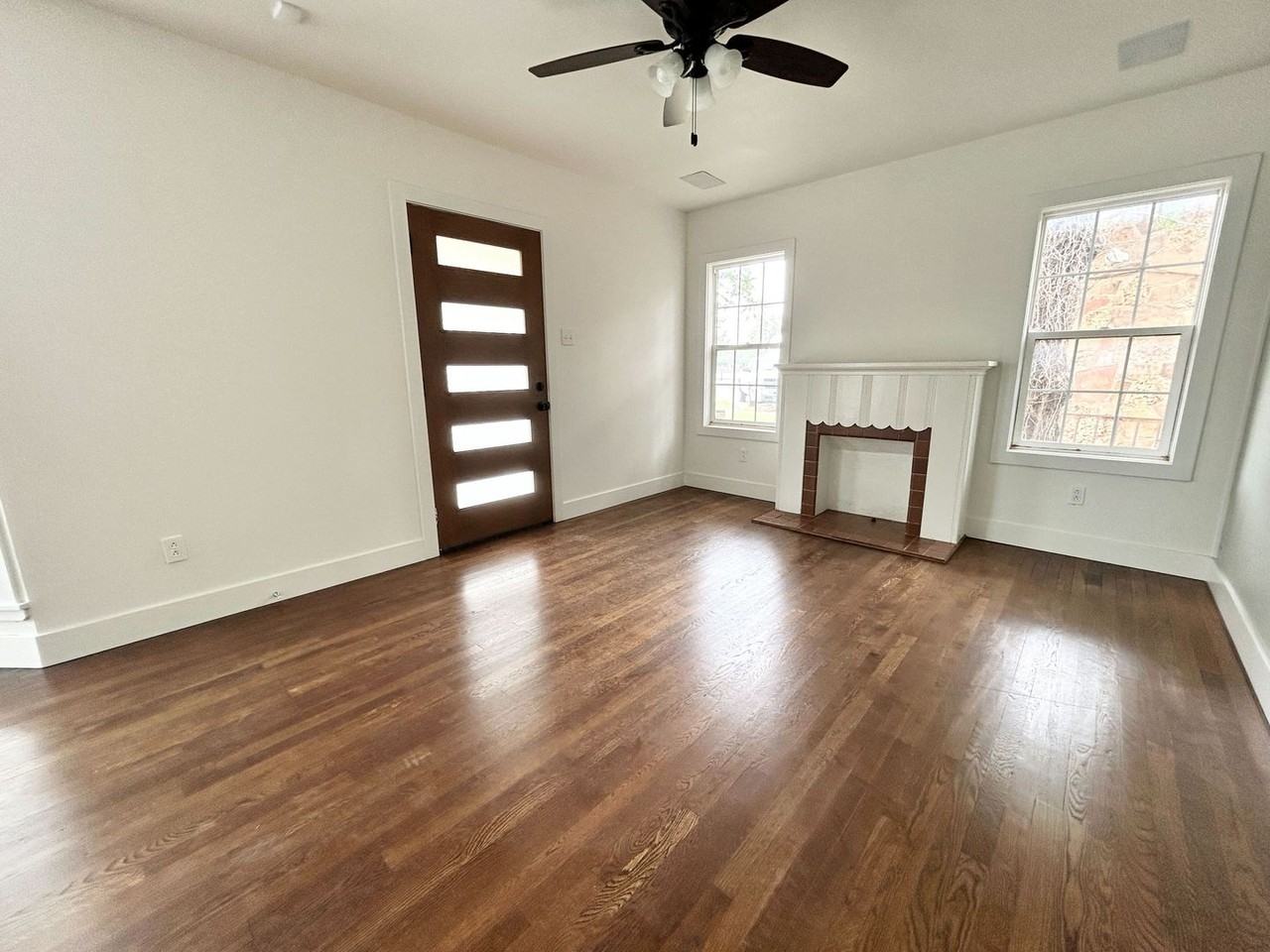 2107 28th St - Photo 2 of 11