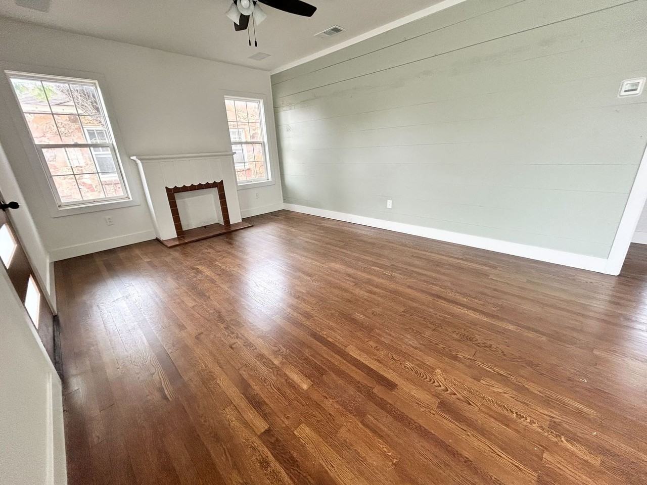 2107 28th St - Photo 3 of 11