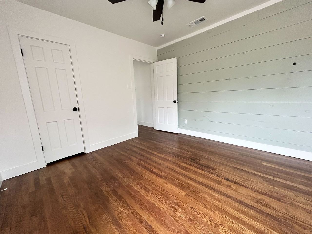 2107 28th St - Photo 6 of 11