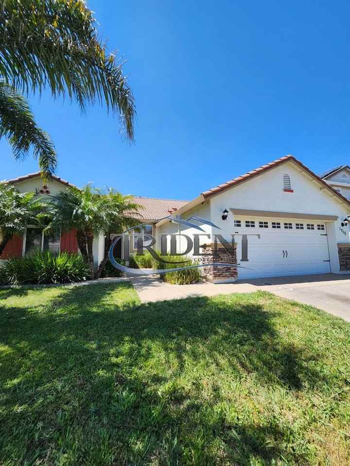 1715 Shoreline Dr - Photo 2 of 25