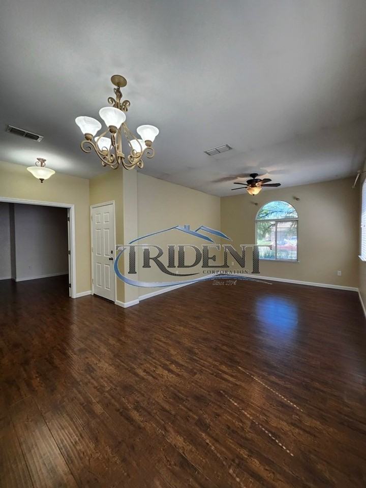 1715 Shoreline Dr - Photo 3 of 25