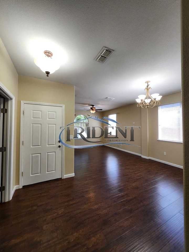 1715 Shoreline Dr - Photo 4 of 25