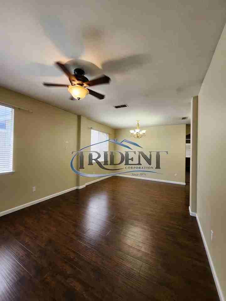 1715 Shoreline Dr - Photo 7 of 25