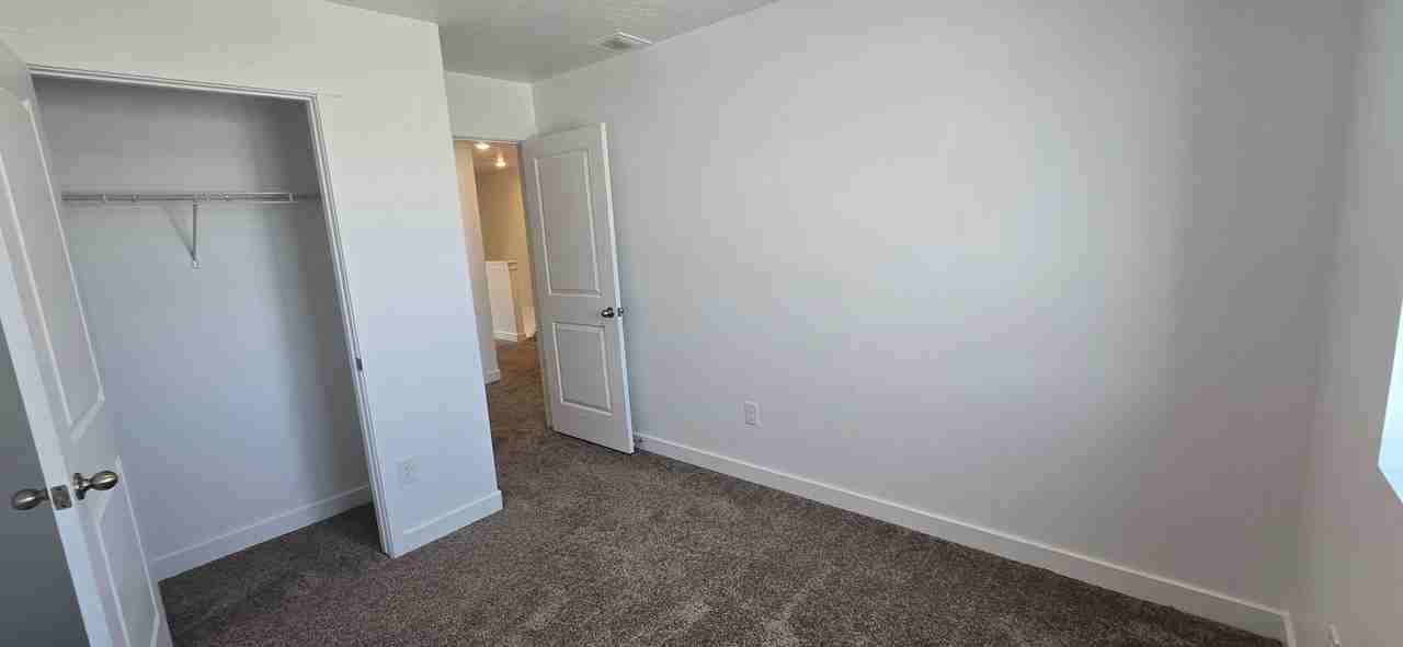 1208 W Summit Ridge Pkwy - Photo 2 of 37
