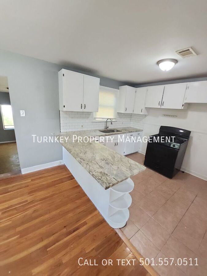 1720 Pinewood Dr - Photo 2 of 11