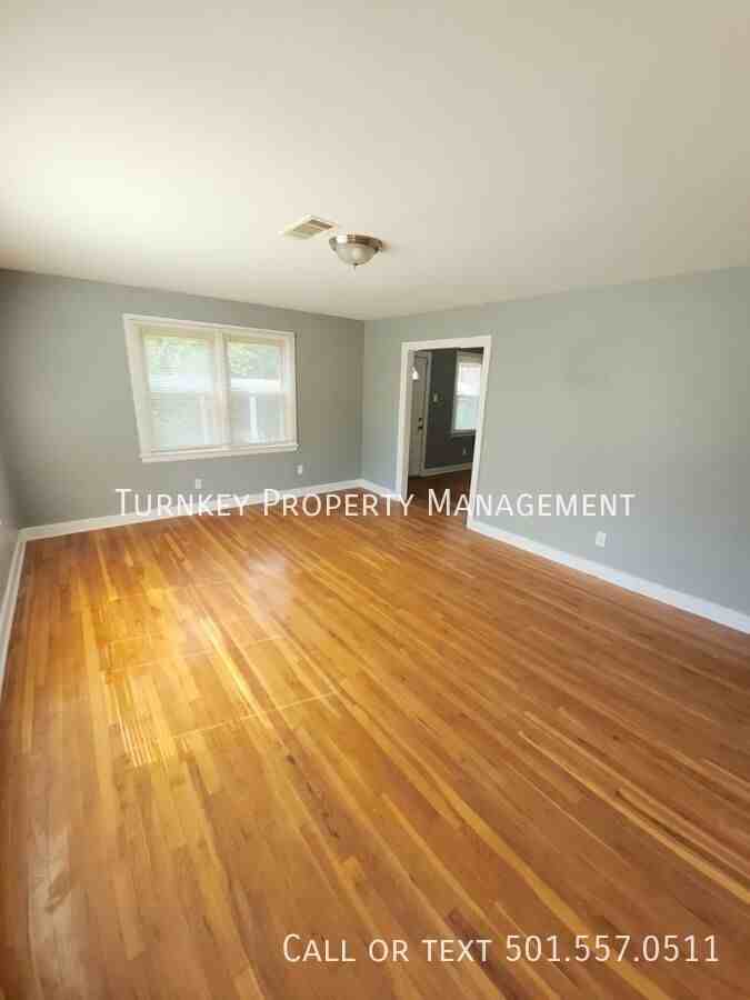 1720 Pinewood Dr - Photo 4 of 11