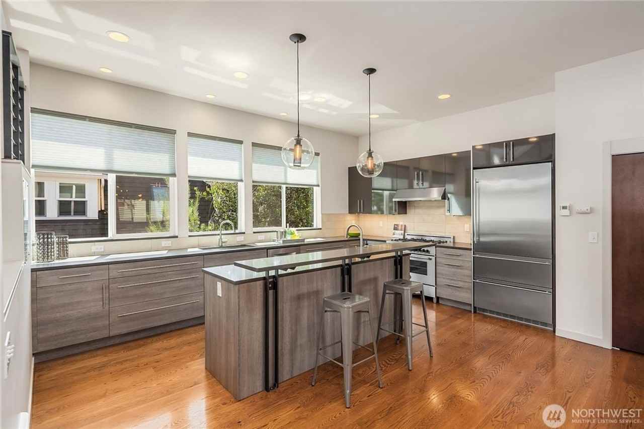 3635 Carr Pl N - Photo 3 of 23