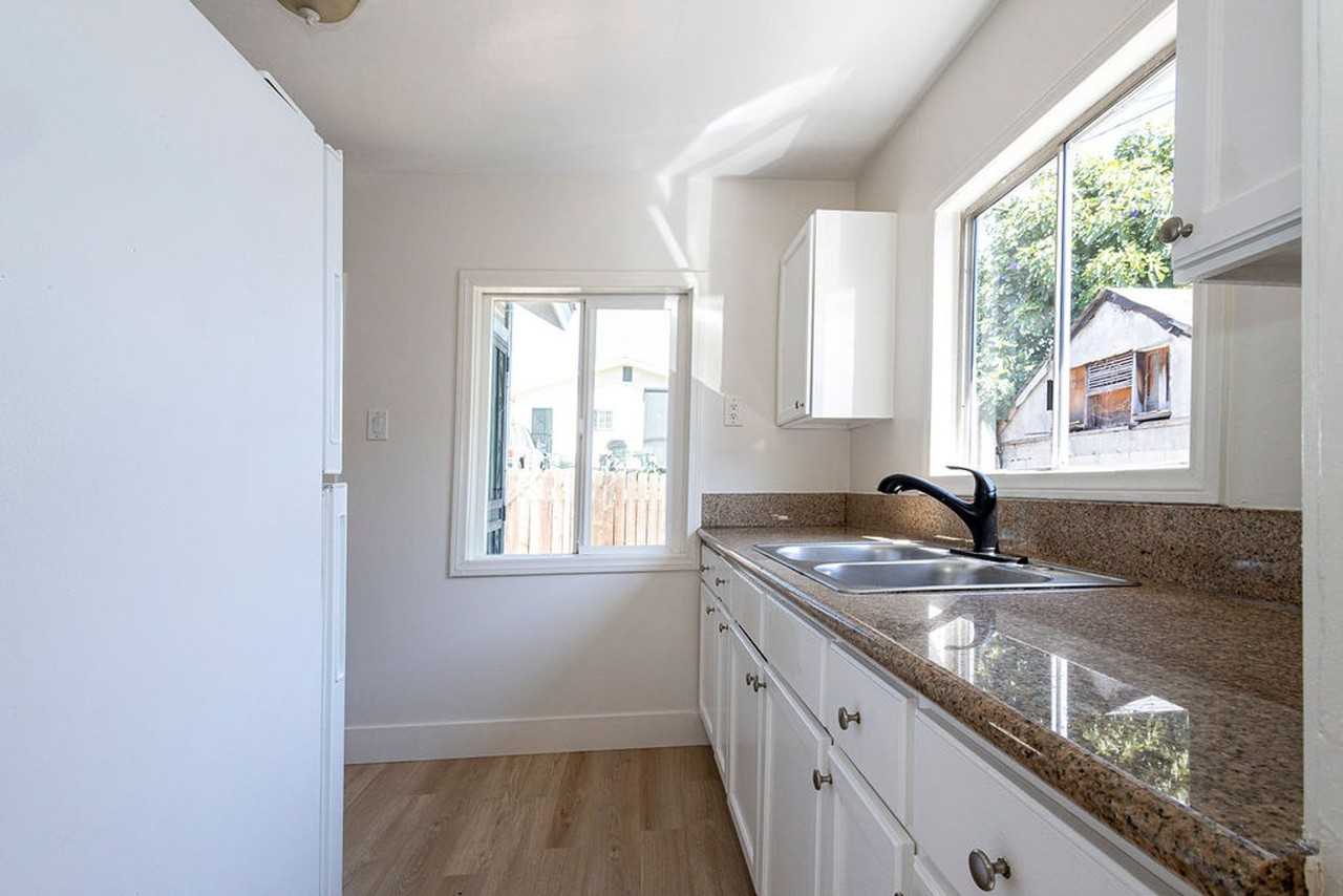 1020 Sentinel Ave - Photo 2 of 25