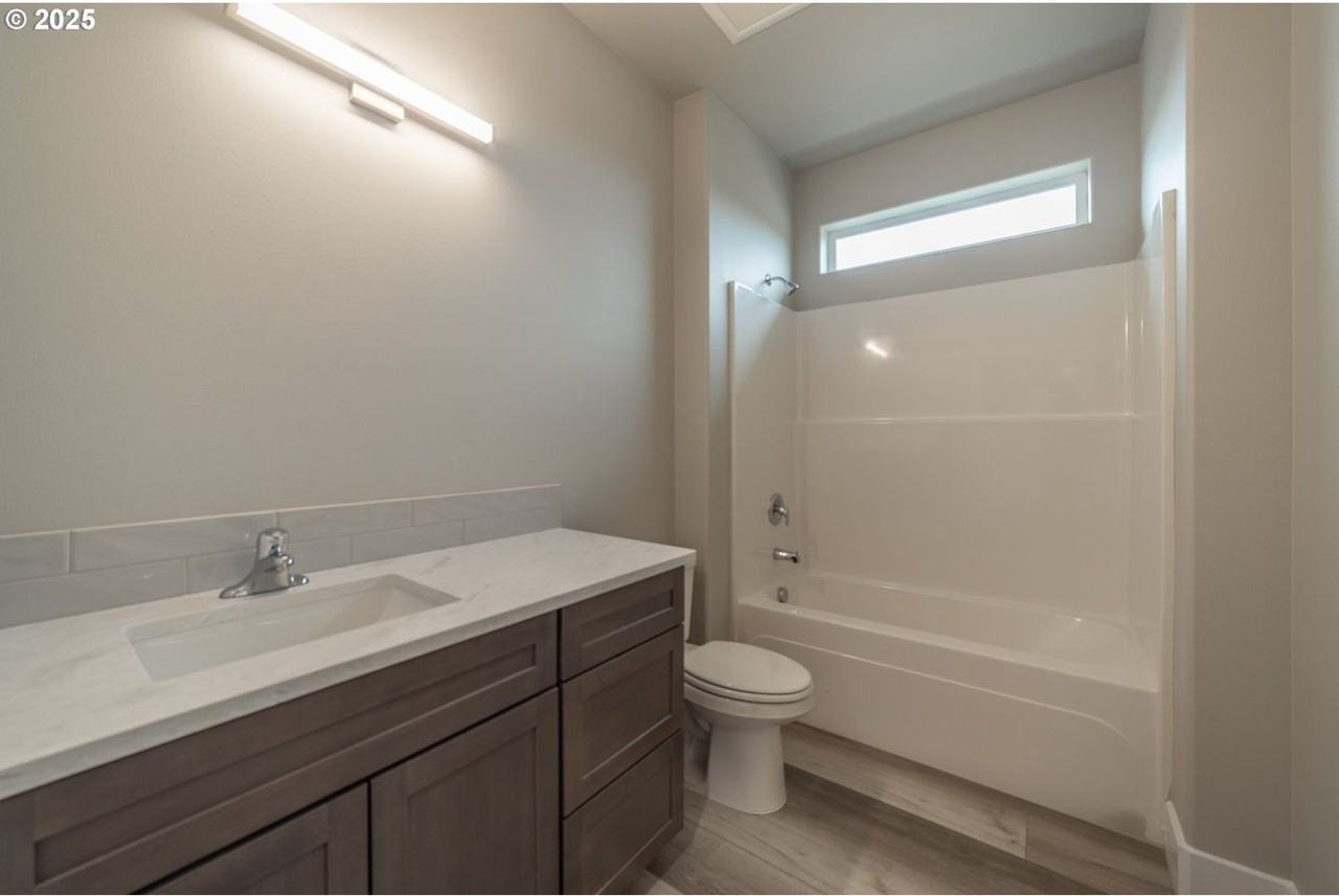 1635 Hayes St - Photo 5 of 31