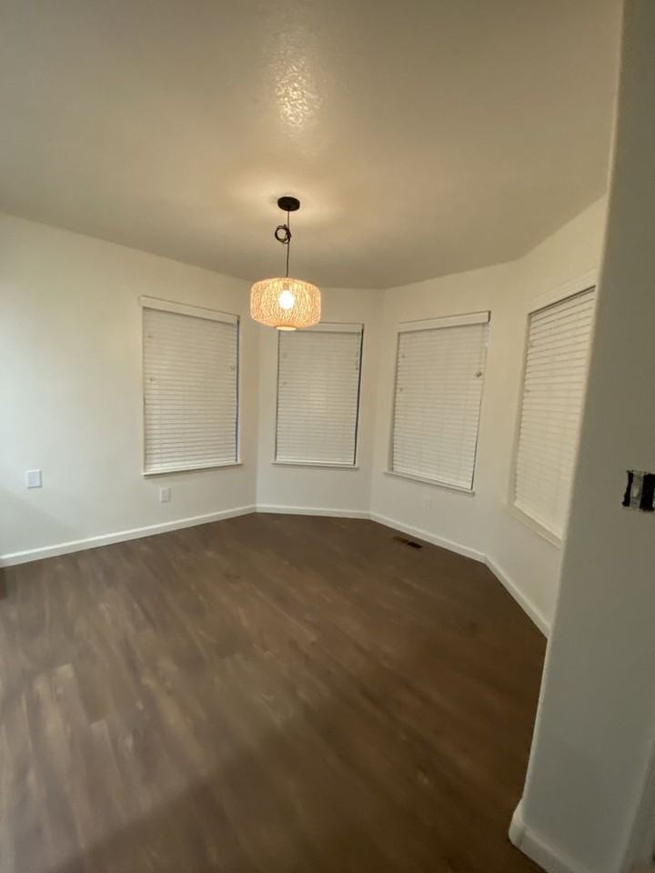 3044 Austin Ln - Photo 2 of 9