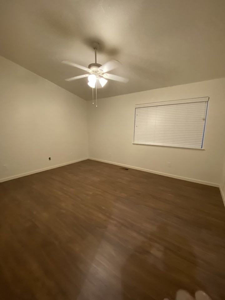 3044 Austin Ln - Photo 5 of 9