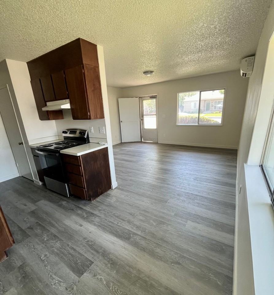 College Place Apartments - Photo 4 of 12