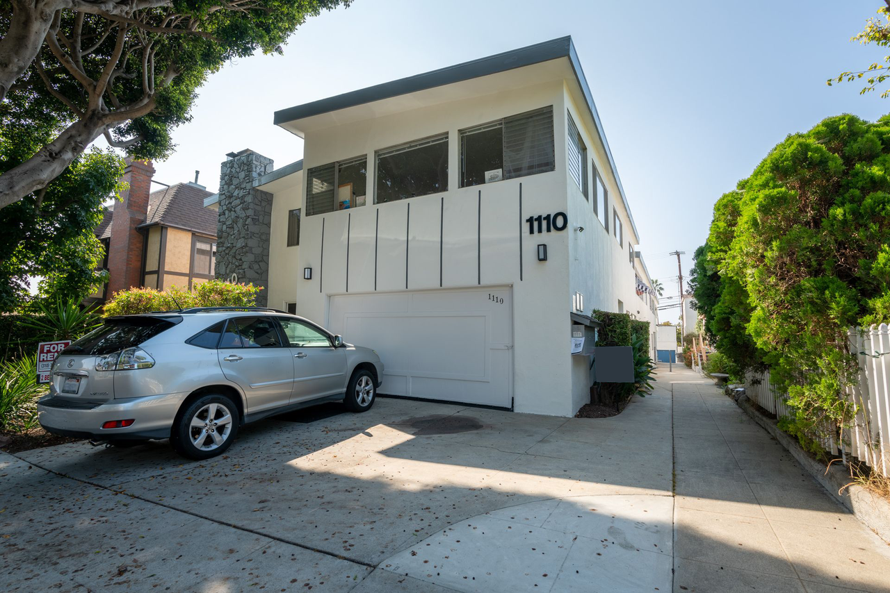1110 20th Street - Photo 3 of 4