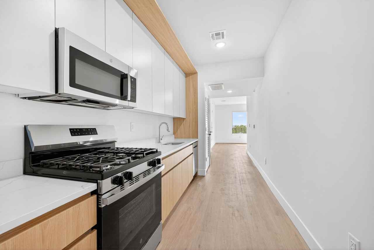 330 330 Martin Luther King MLK Drive - 201 #201 - Photo 5 of 17