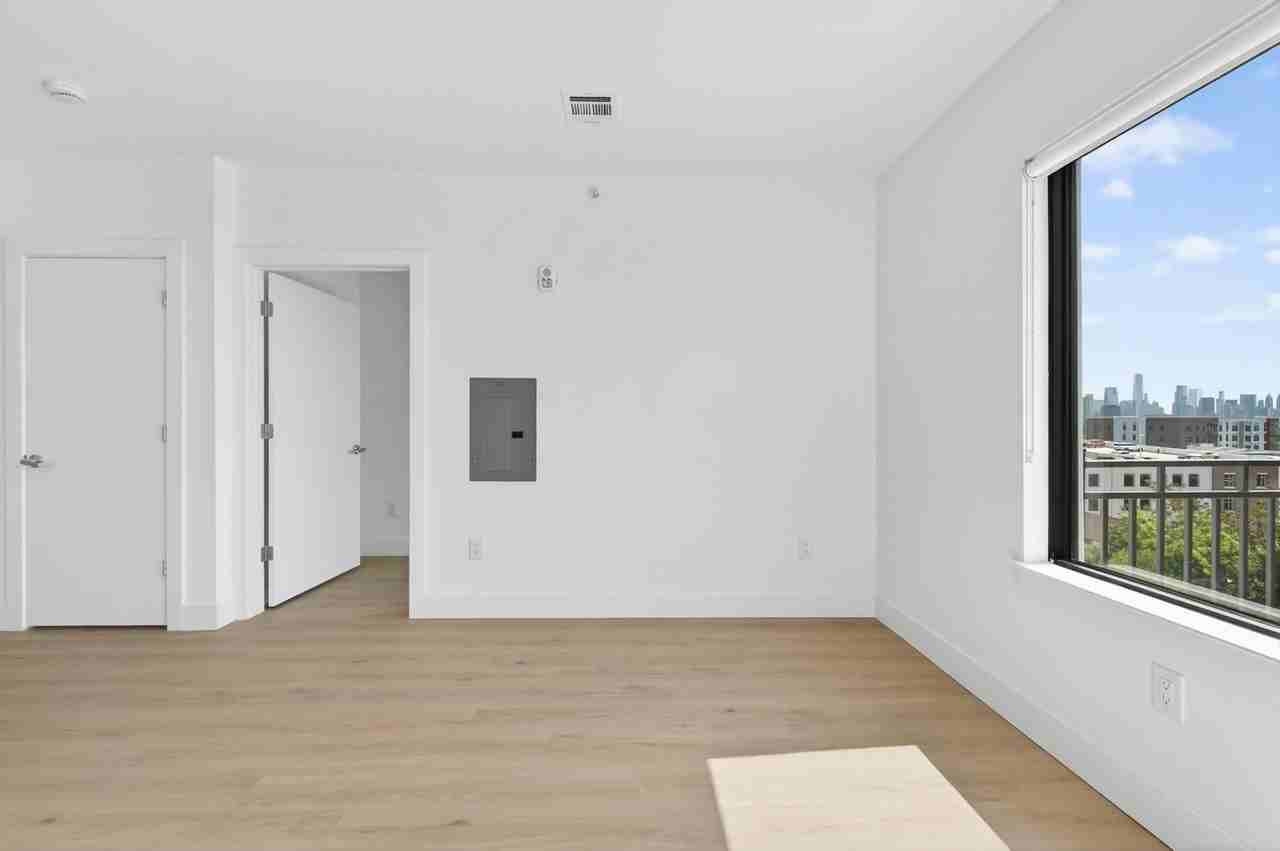 330 330 Martin Luther King MLK Drive - 305 #305 - Photo 6 of 10