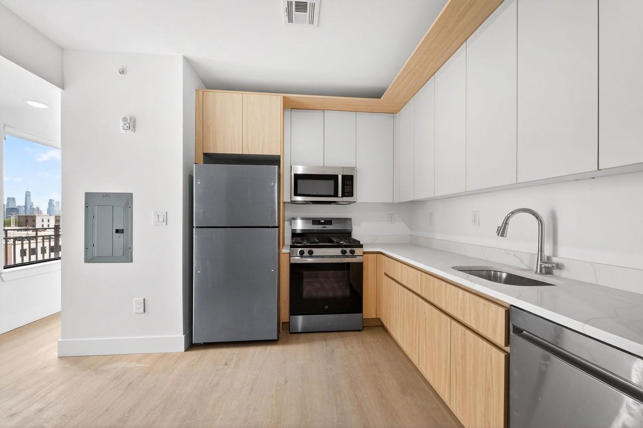 330 330 Martin Luther King MLK Drive - 402 #402 - Photo 4 of 11