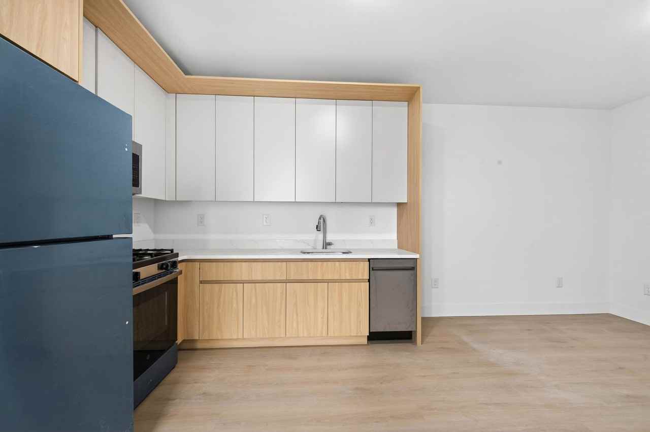 330 330 Martin Luther King MLK Drive - 402 #402 - Photo 5 of 11