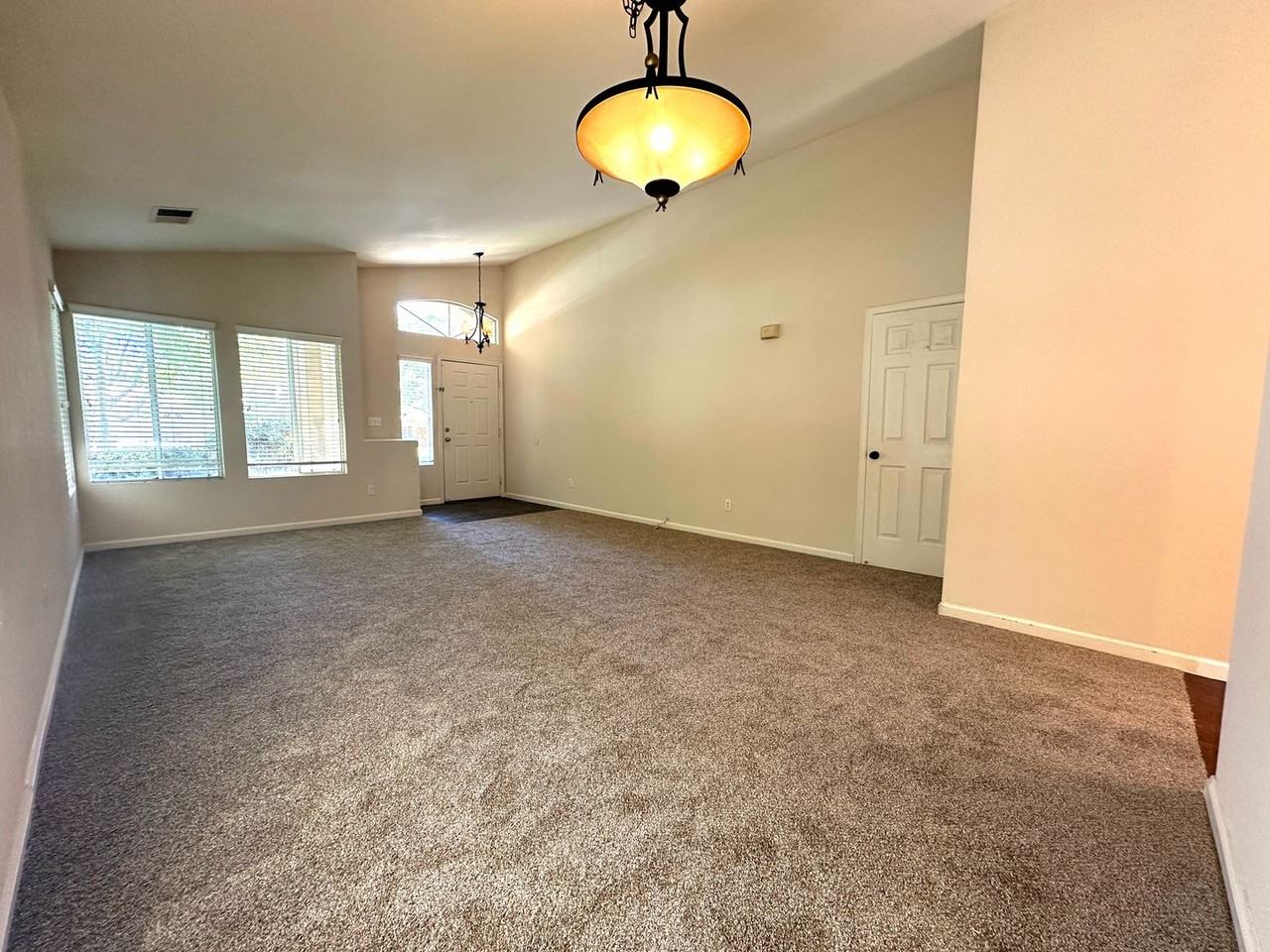 432 Apple Hill Dr - Photo 3 of 27
