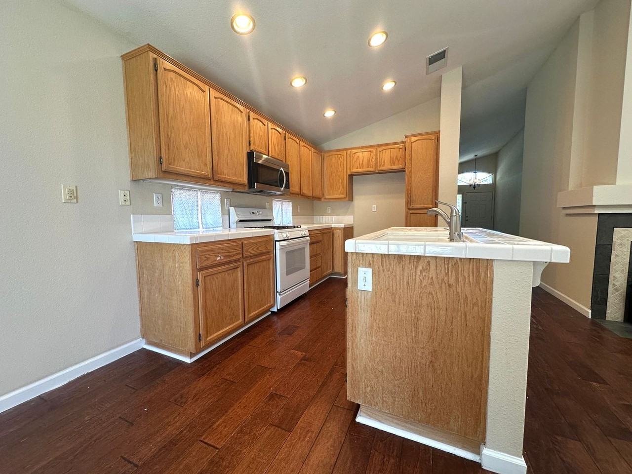 432 Apple Hill Dr - Photo 5 of 27