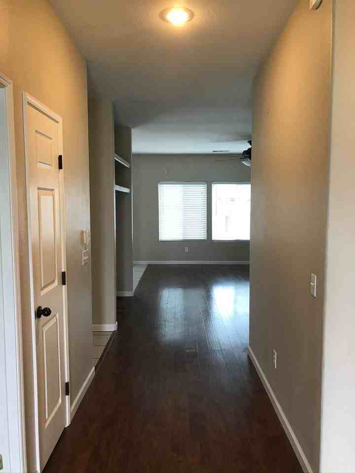 840 W Packwood Ct - Photo 2 of 17