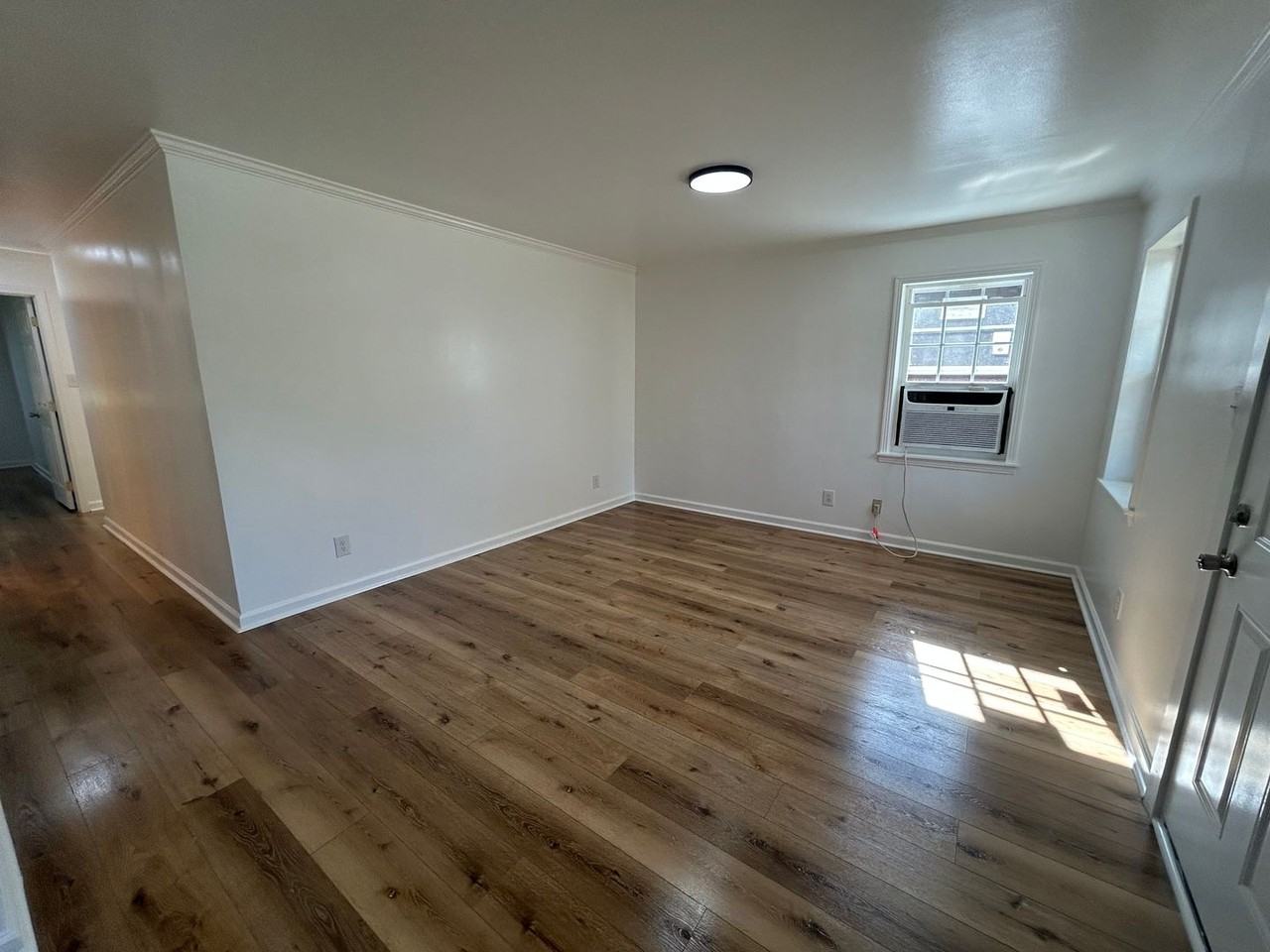 1110 Westmoreland St - Photo 2 of 9