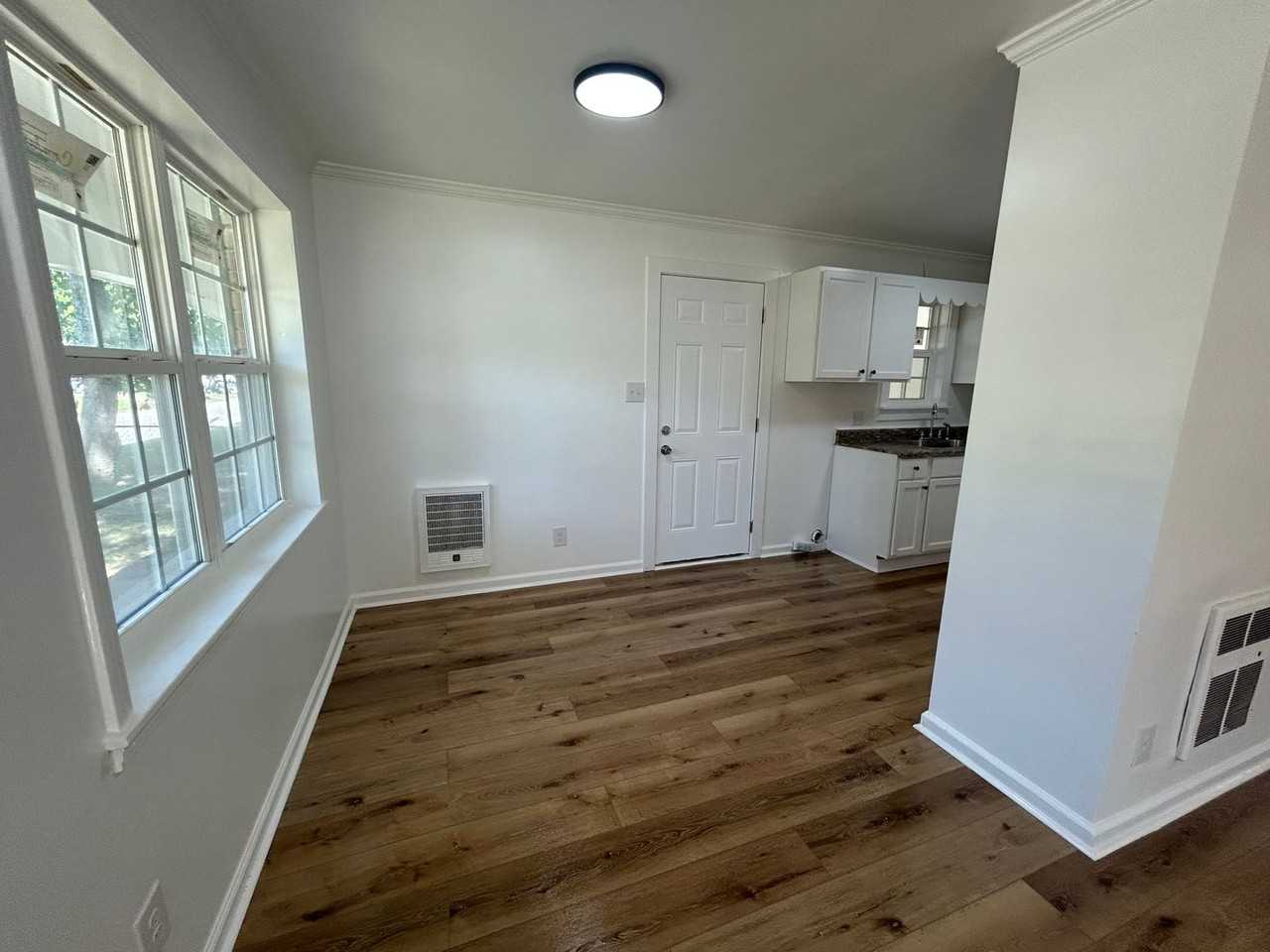 1110 Westmoreland St - Photo 3 of 9