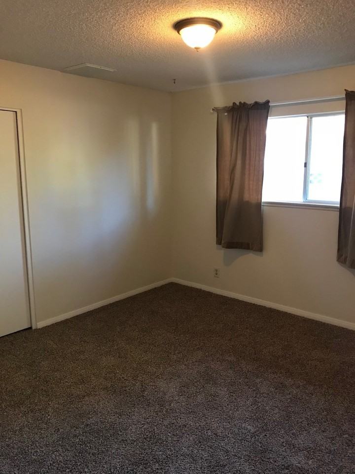 619 W Howell Ave - Photo 6 of 13
